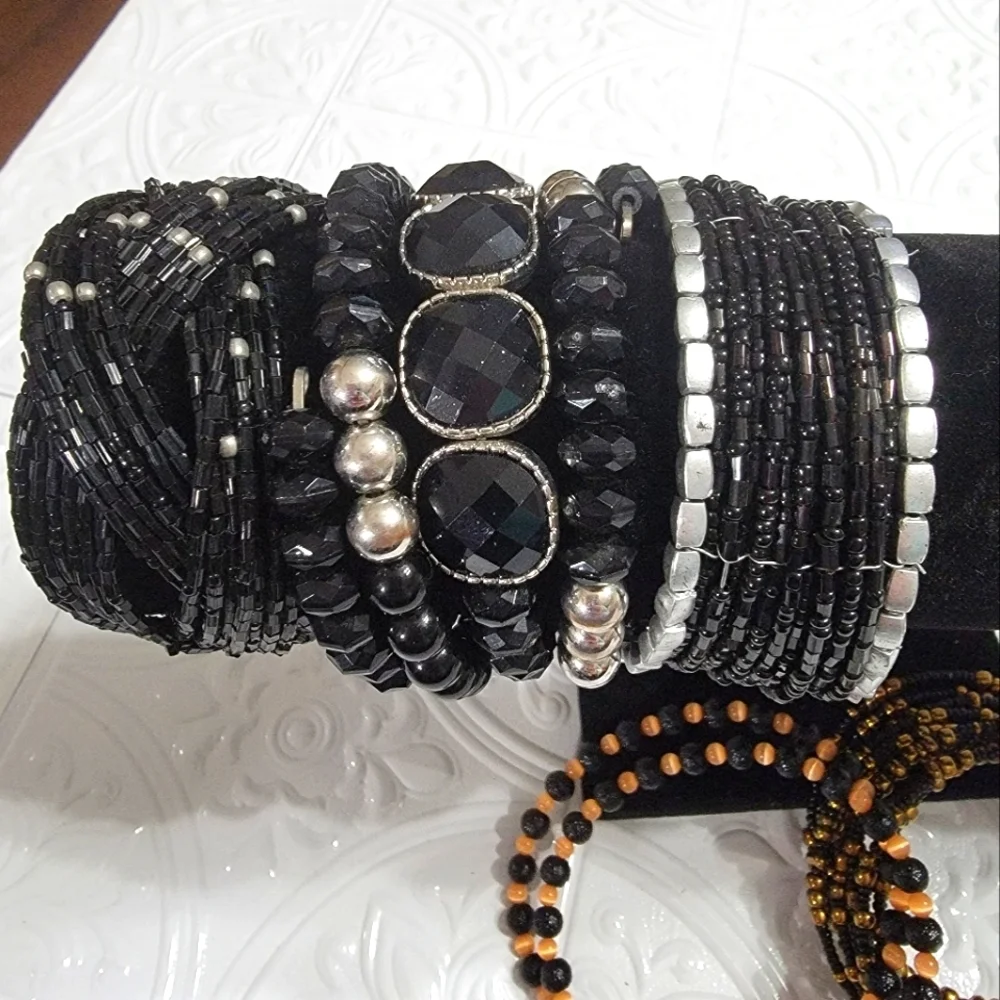 Lot Of 8 Beaded Bracelets